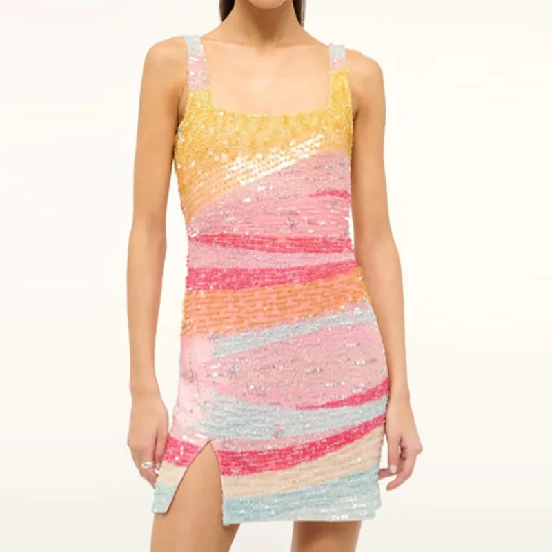 Vestido Curto de Paetê com Decote Halter | Look de Festa Elegante