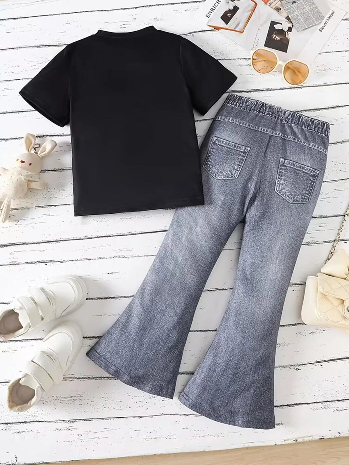 Girls' Summer Casual Outfit: T-Shirt with Heart and Smiley Face Print + Faux Denim "Happy Time" Graffiti Flared Pants Two-Piece Set Suitable for Children Aged 4-12, Versatile Clothing